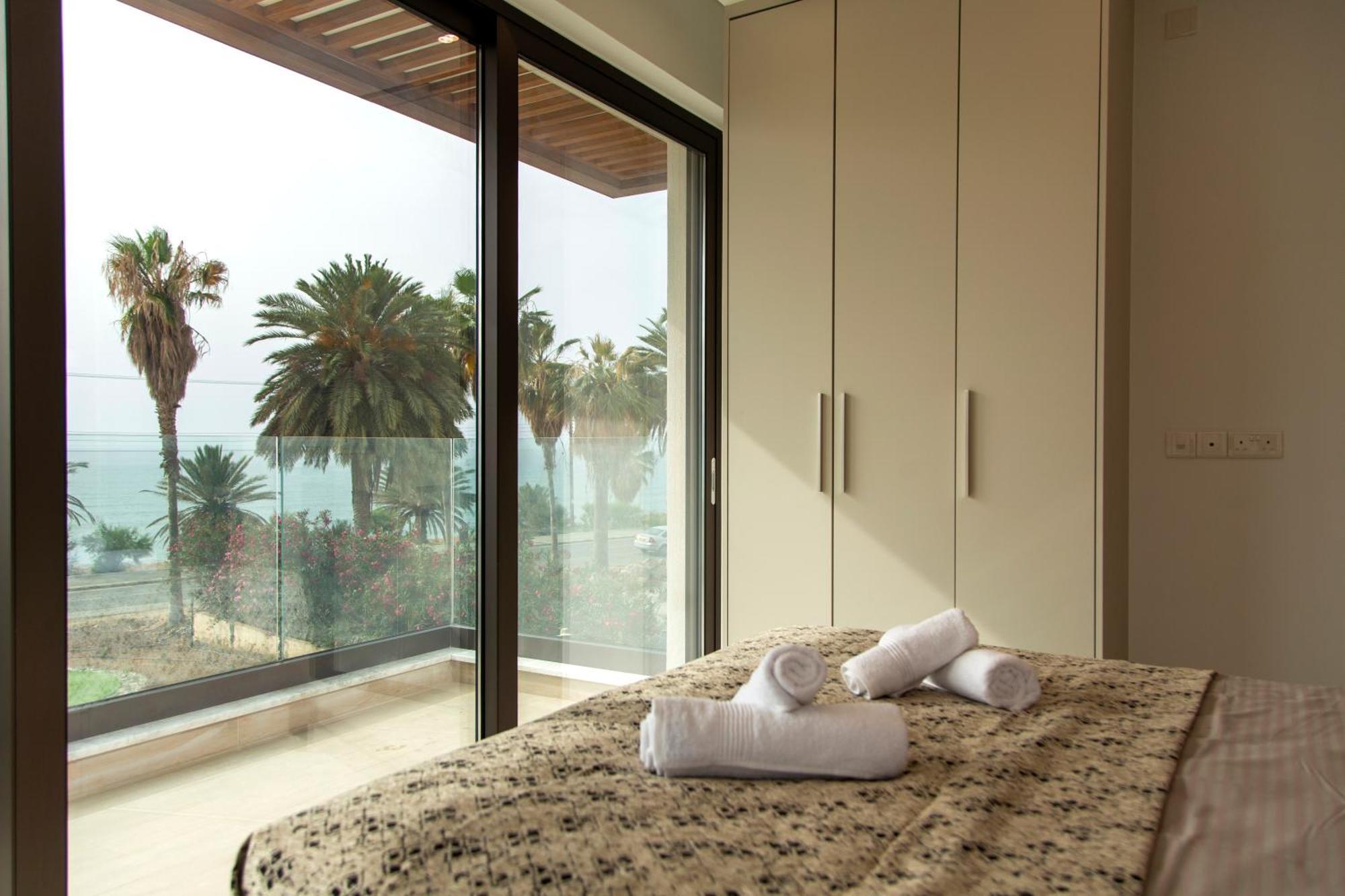 Santa Barbara Seafront Villas W Jacuzzi Pool Paphos Eksteriør bilde