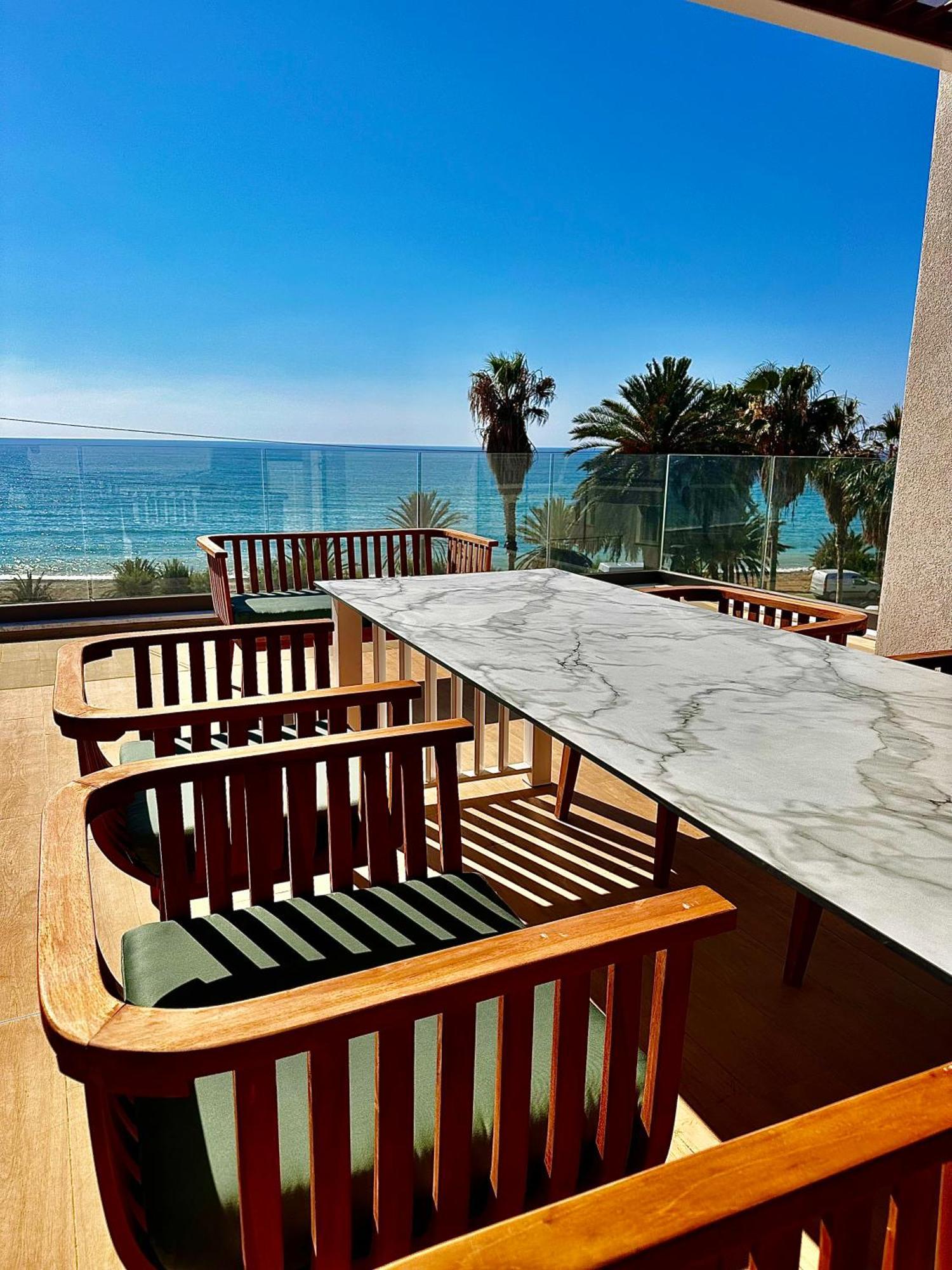 Santa Barbara Seafront Villas W Jacuzzi Pool Paphos Eksteriør bilde