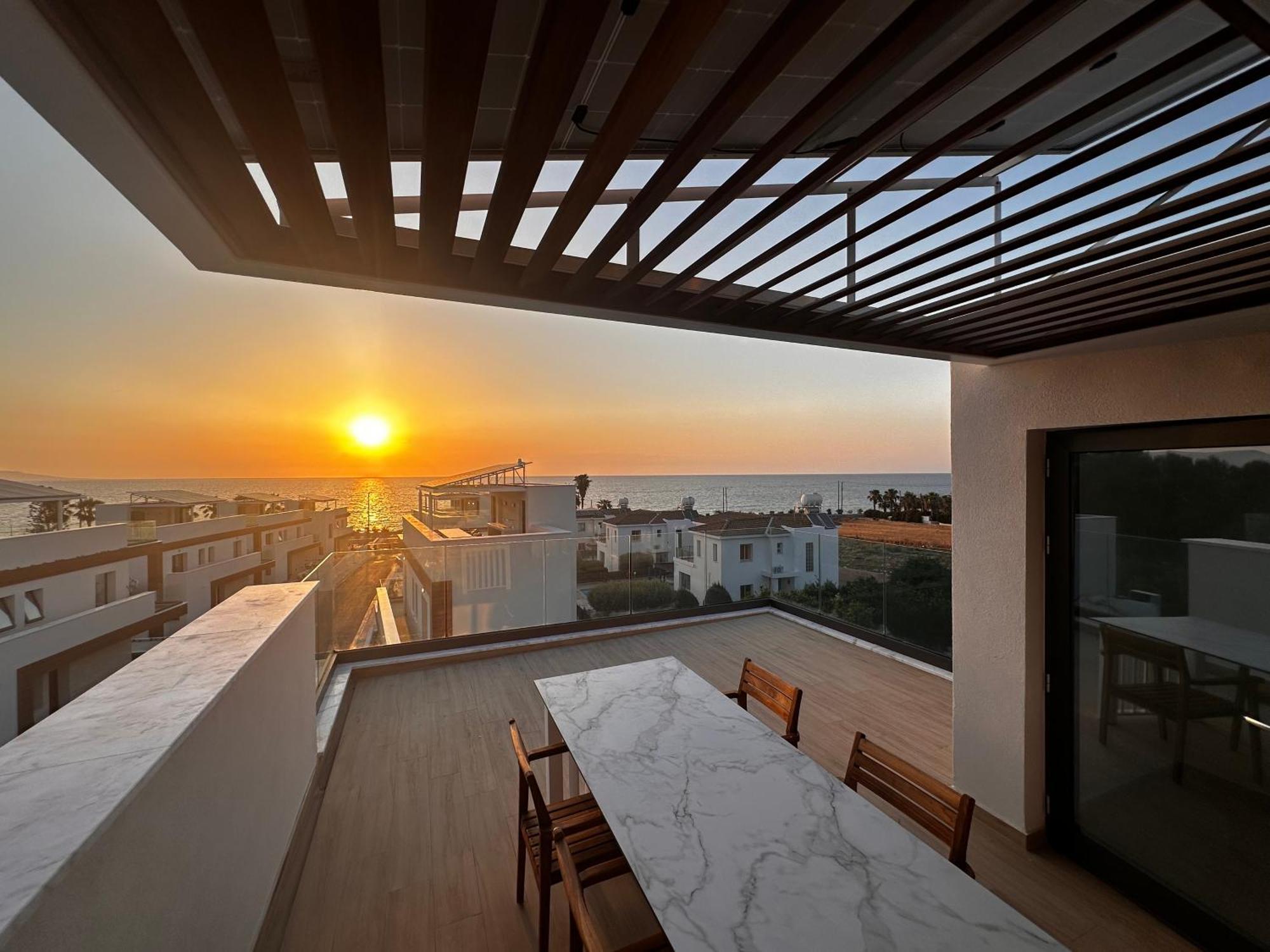 Santa Barbara Seafront Villas W Jacuzzi Pool Paphos Eksteriør bilde