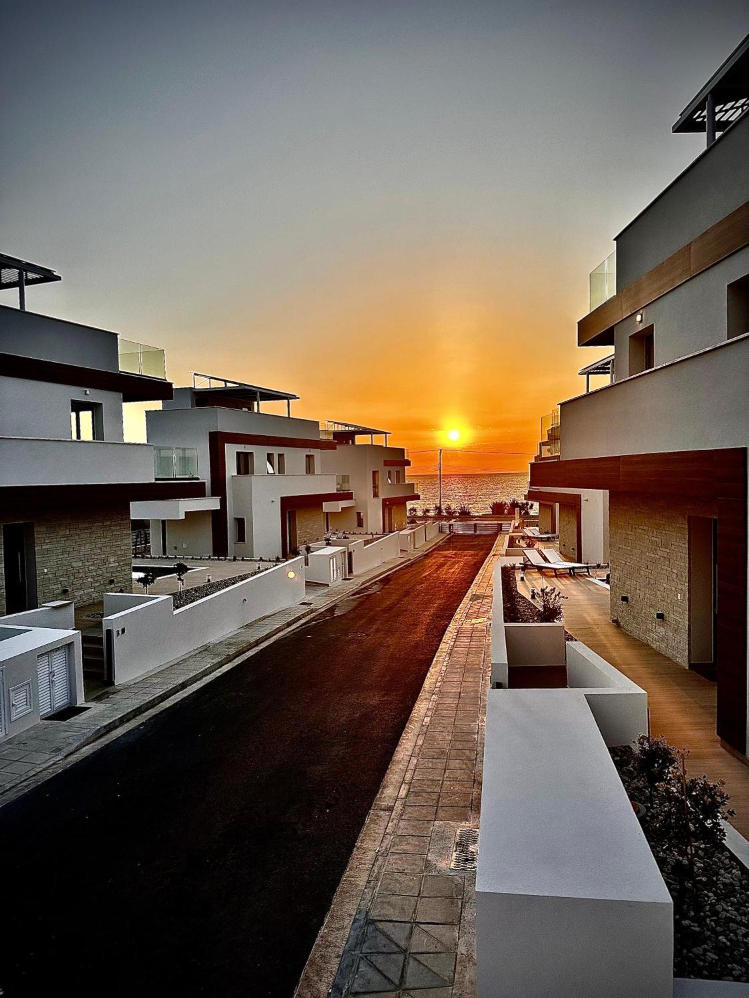 Santa Barbara Seafront Villas W Jacuzzi Pool Paphos Eksteriør bilde