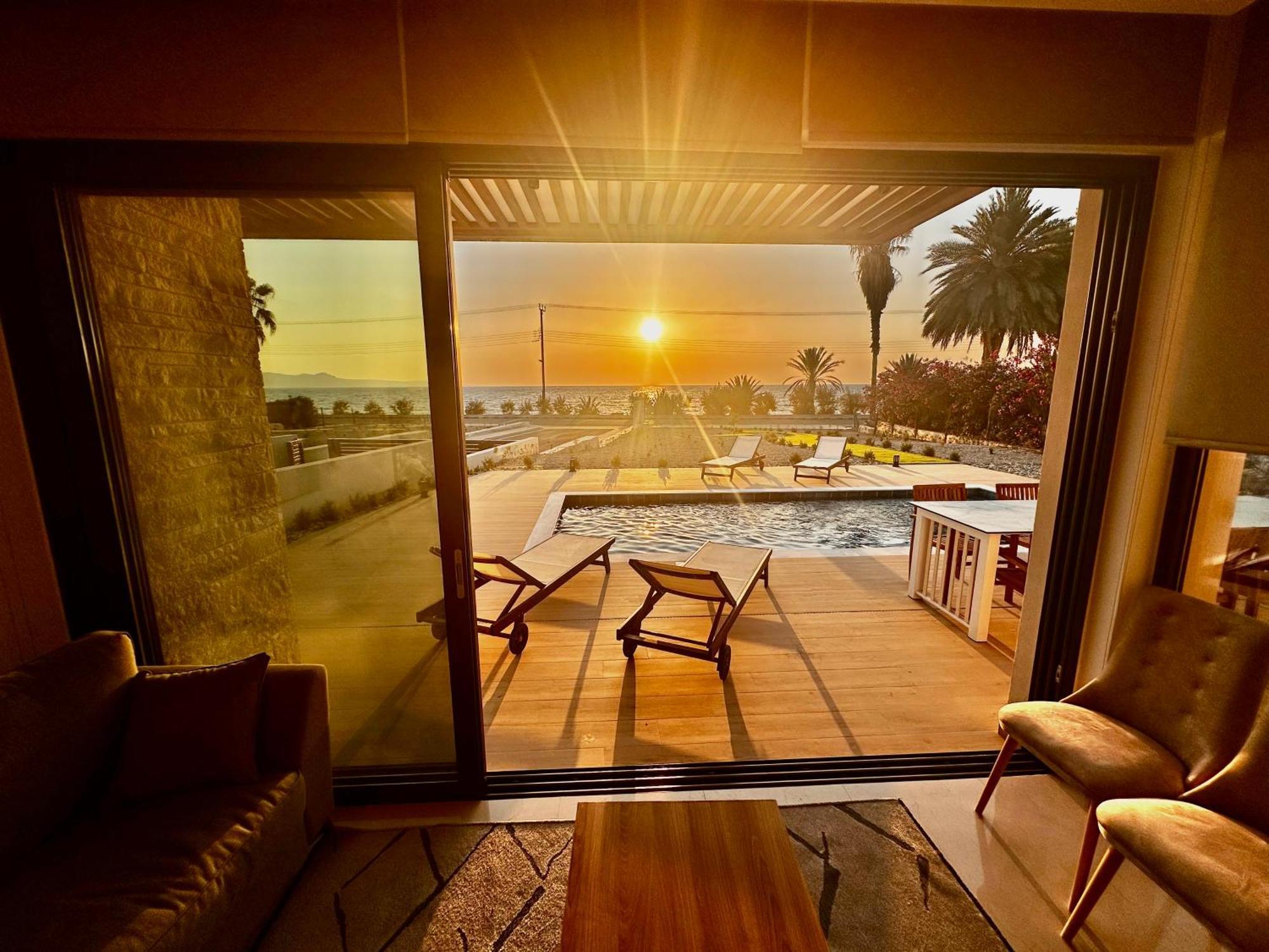 Santa Barbara Seafront Villas W Jacuzzi Pool Paphos Eksteriør bilde