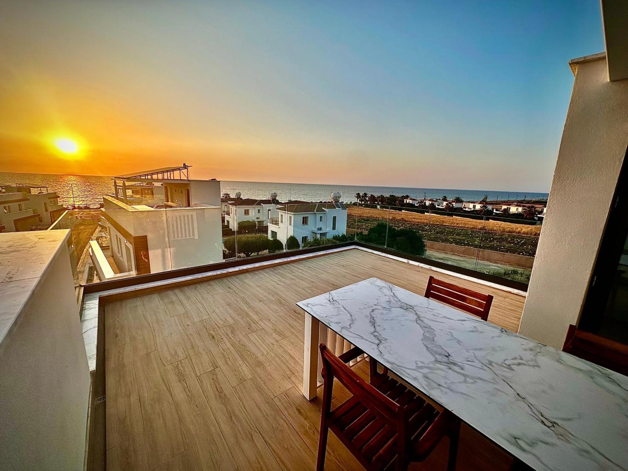 Santa Barbara Seafront Villas W Jacuzzi Pool Paphos Eksteriør bilde