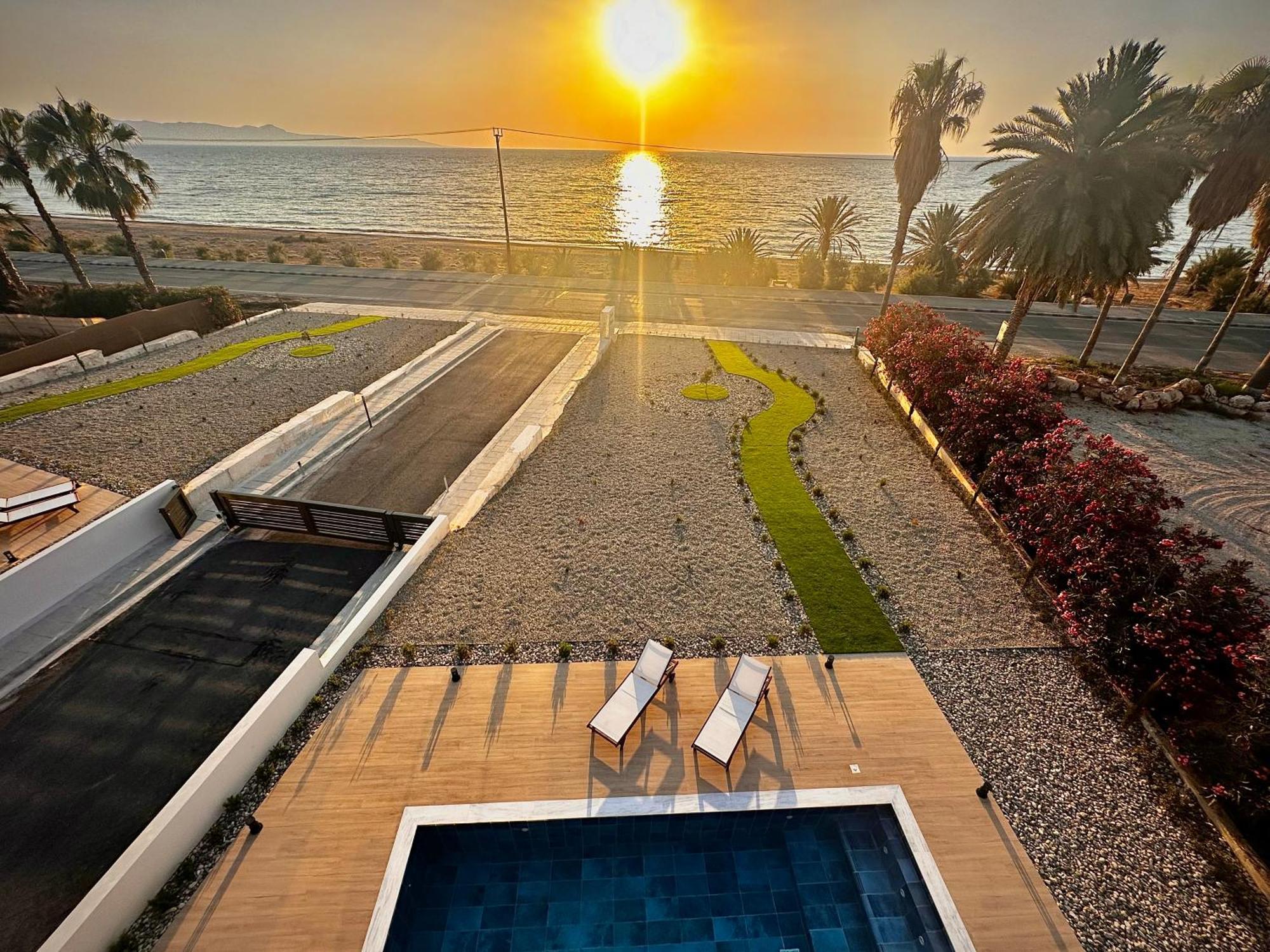 Santa Barbara Seafront Villas W Jacuzzi Pool Paphos Eksteriør bilde